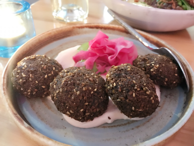 gemmayze st 201801 falafel