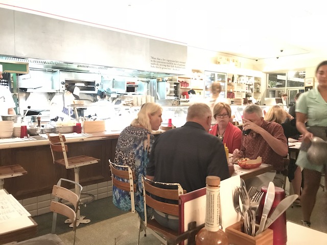 federal deli 201802 interior