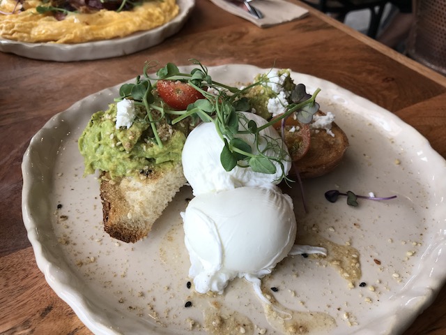 smashed avo on toast