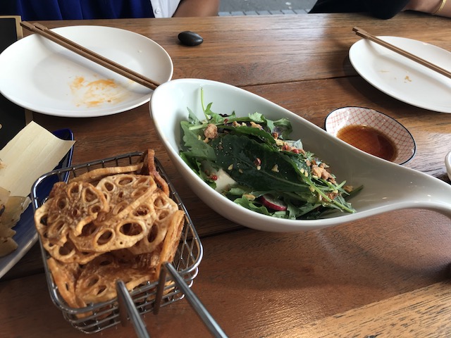 gyoza bar 201804 salad renkon chips