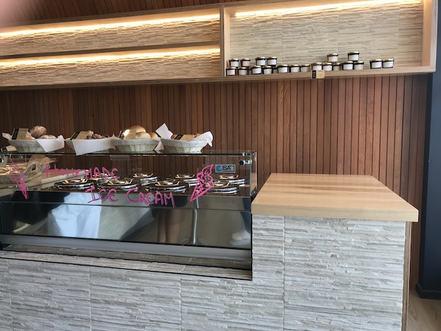 la voie francaise 201804 ice cream counter