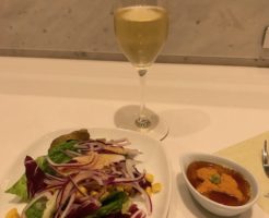 ana suite lounge 201810 salad