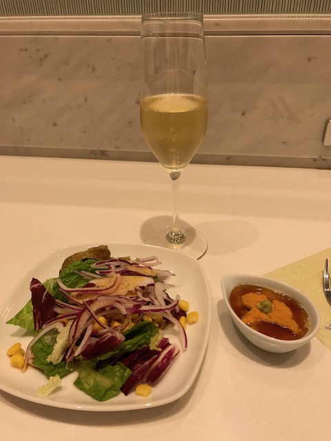 ana suite lounge 201810 salad