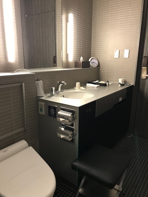 haneda 201810 ana lounge shower room