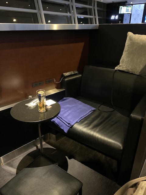 ana suite lounge 202006 box seat