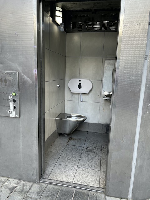 aucklandcity 202210 public toilet3