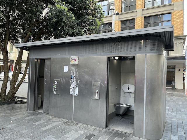 aucklandcity 202210 public toilet