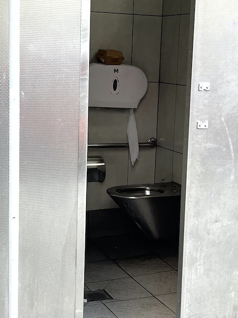 aucklandcity 202210 public toilet2
