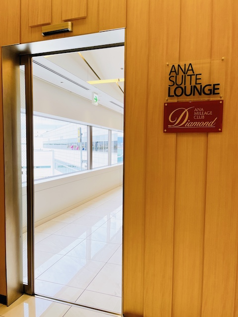 ana suite lounge 202210 entrance