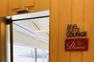 ana suite lounge 202210 entrance2