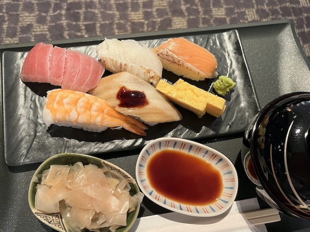 ana suite lounge 202210 sushi