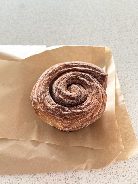 mibo 202210 cinnamon cruffin